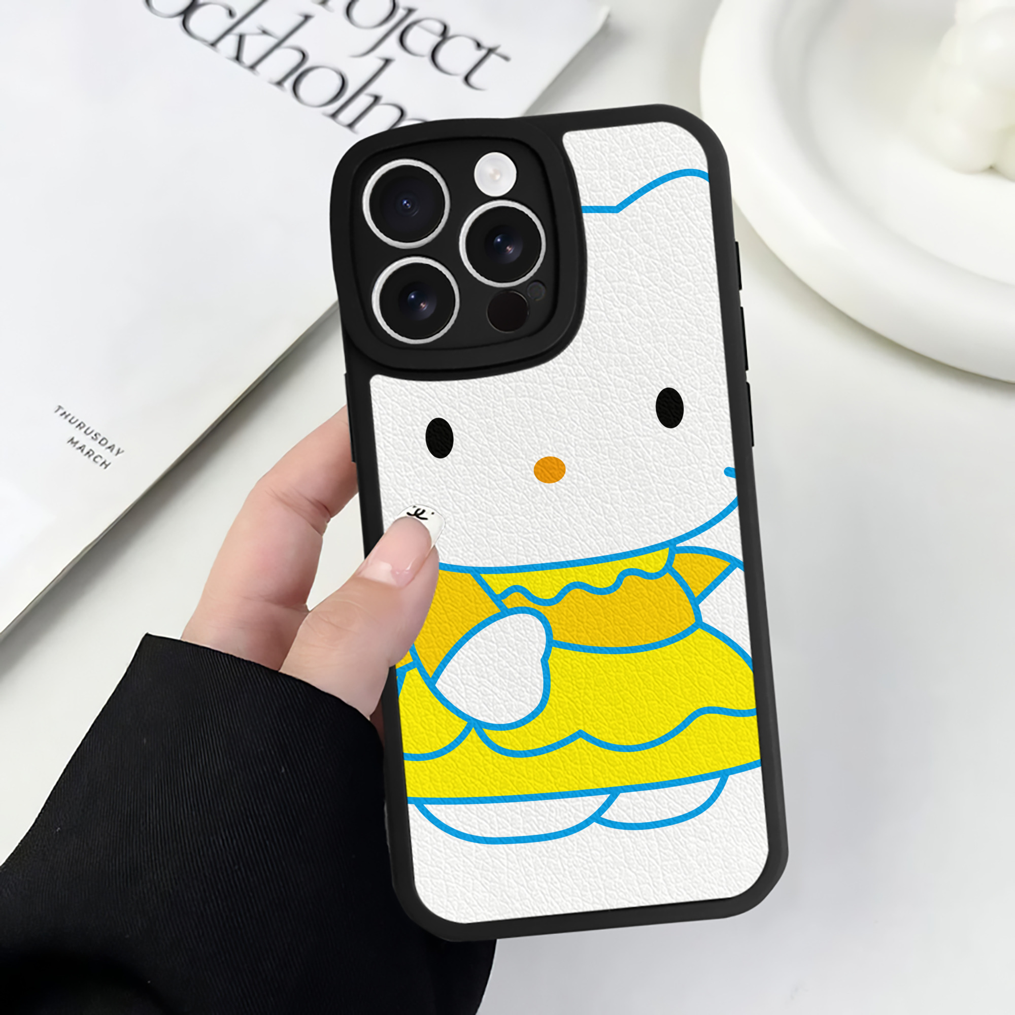 （画像用） Hello Kitty ハローキティ 【iPhone 16シリーズ対応】シリコンスマホケース（レザー調） 材質：シリコン
